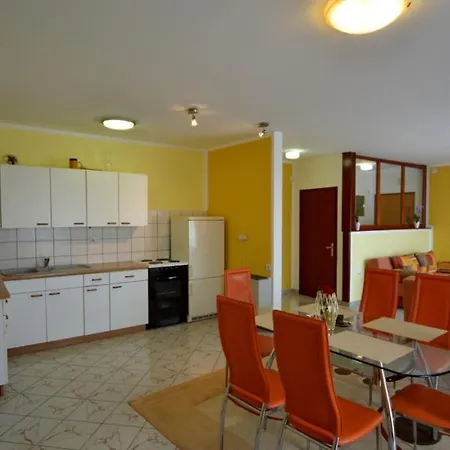 Daire In Vrvari With Balcony, Air Conditioning, W-lan, Washing Machine 664-1 Poreč
