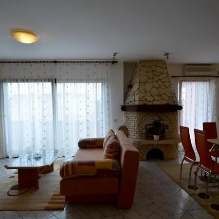 דירה In Vrvari With Balcony, Air Conditioning, W-lan, Washing Machine 664-1 פורץ