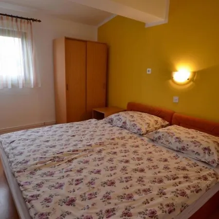 In Vrvari With Balcony, Air Conditioning, W-lan, Washing Machine 664-1 Poreč
