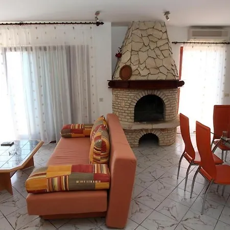 Apartment In Vrvari With Balcony, Air Conditioning, W-lan, Washing Machine 664-1