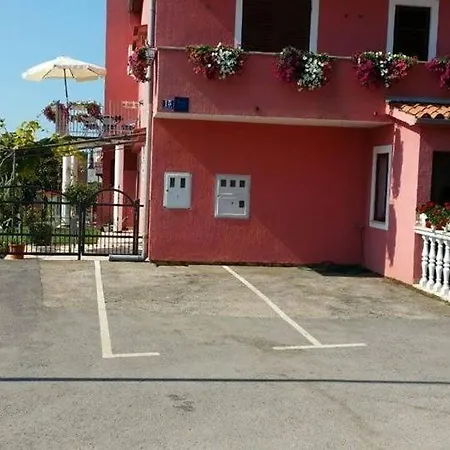 Apartment In Vrvari With Balcony, Air Conditioning, W-lan, Washing Machine 664-1 *