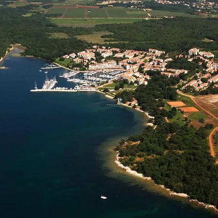 Apartment In Vrvari With Balcony, Air Conditioning, W-lan, Washing Machine 664-1 Porec