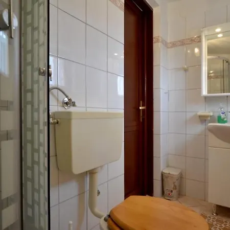 Apartment In Vrvari With Balcony, Air Conditioning, W-lan, Washing Machine 664-1 Porec